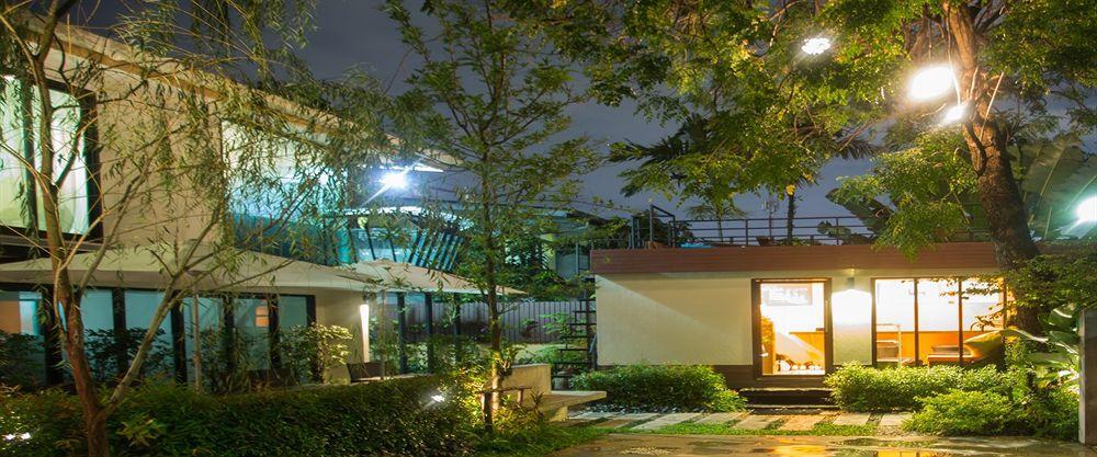 Third Rock Hostel Bangkok Exterior foto