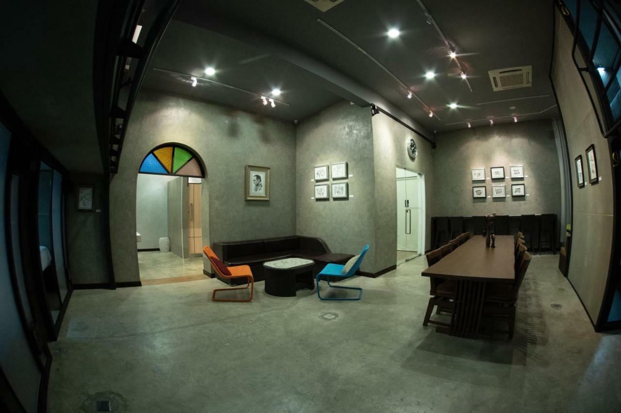 Third Rock Hostel Bangkok Exterior foto